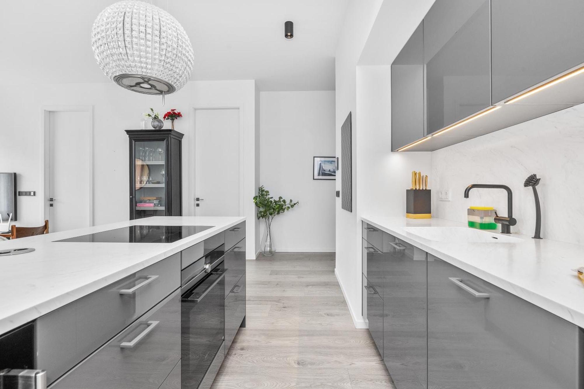 Vibrant Hafnatorg I Spacious Property With Expansive Garage Reykjavik Exterior photo
