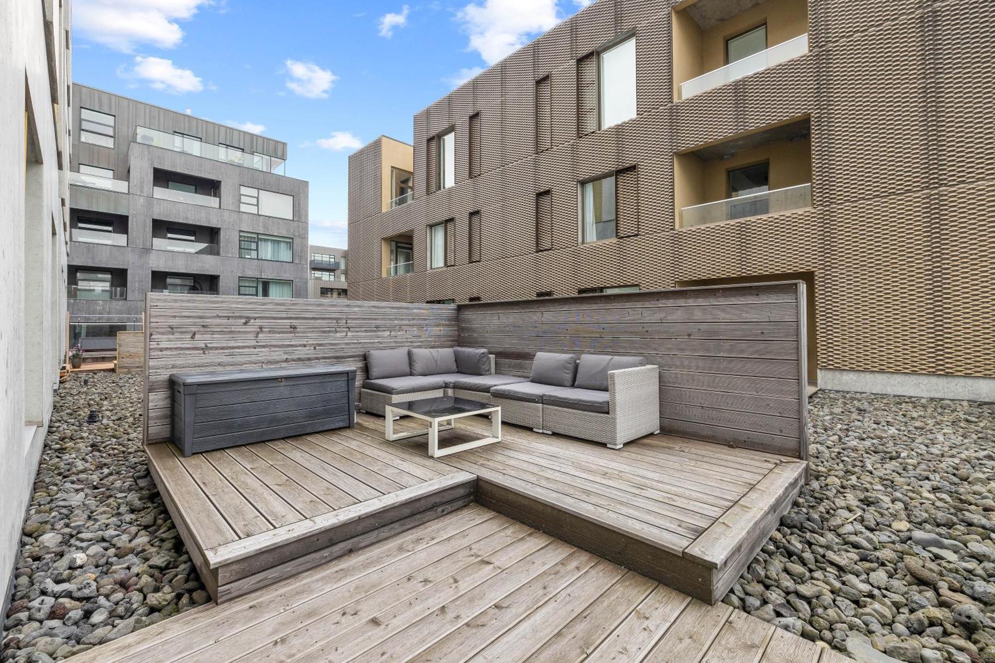 Vibrant Hafnatorg I Spacious Property With Expansive Garage Reykjavik Exterior photo