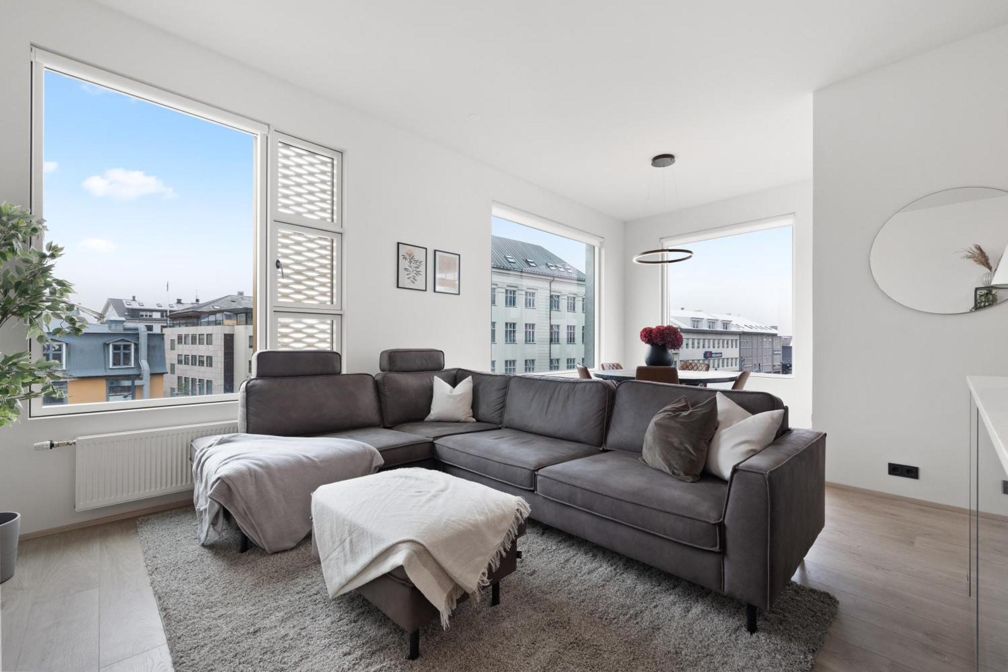 Vibrant Hafnatorg I Spacious Property With Expansive Garage Reykjavik Exterior photo