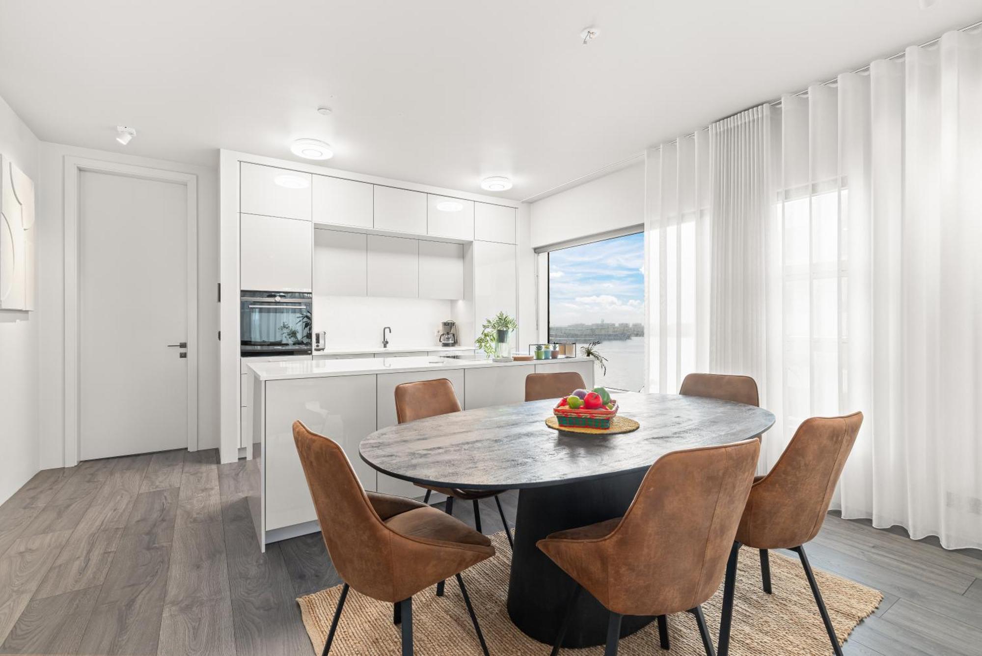 Vibrant Hafnatorg I Spacious Property With Expansive Garage Reykjavik Exterior photo